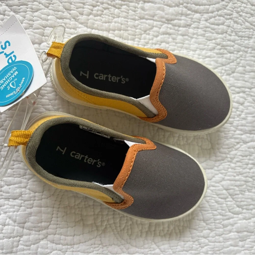 Kids size 7 slip on sneakers / boat shoes / loafers